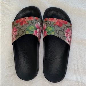Gucci bloom slides size 7-7.5